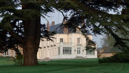 Chateau De Requiecourt : Chambres d'hotes/B&B proche de Hadancourt-le-Haut-Clocher