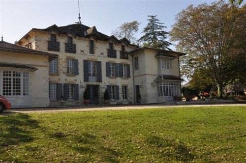 Chateau Le Barradis : Chambres d'hotes/B&B proche de Loubès-Bernac