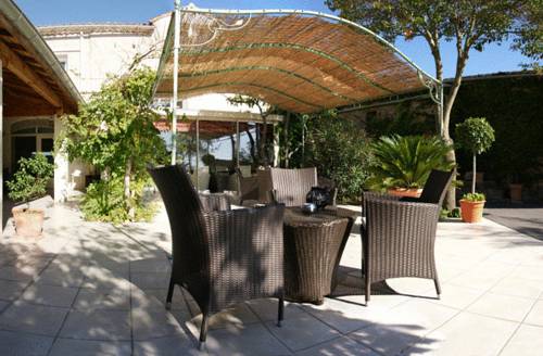 Logis Auberge Côté Jardin : Hotel proche de Saint-Laurent-de-la-Cabrerisse