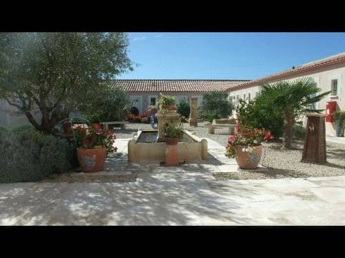 Hôtel et Résidence de la Transhumance : Hotel proche d'Istres