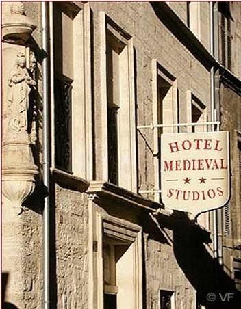 Le Médiéval : Hotel proche de Châteaurenard