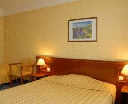 Ambassadeur : Hotel proche de Saint-Georges-de-Longuepierre