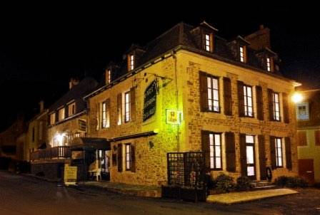 Hotel de la Vallée - Les Coudercous : Hotel proche de Lacalm