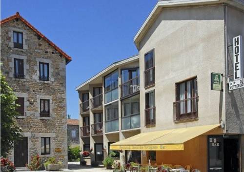 Logis Hotel des Voyageurs : Hotel proche d'Anglards-de-Saint-Flour