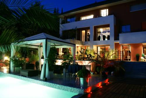 Les Suites du Lac : Chambres d'hotes/B&B proche d'Artemare