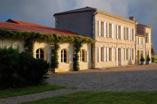 Hotel Rollan De By : Hotel proche de Brie-sous-Mortagne