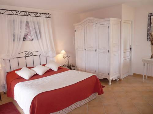 Hôtel Le Colombier : Hotel proche de Vérignon