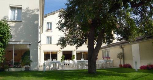 Beau Rivage : Hotel proche de Courgivaux