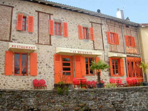 Hôtel-Restaurant La Météorite : Hotel proche de Firbeix