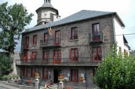 Hostellerie du Beffroy : Hotel proche d'Apchon