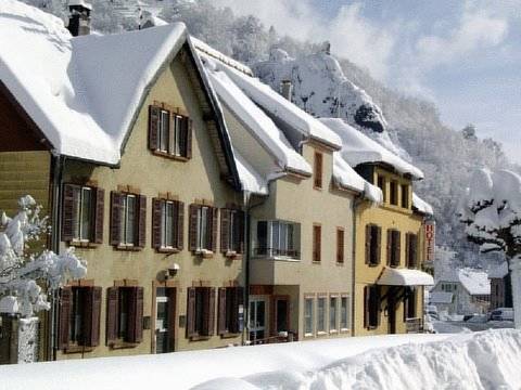 Logis Hôtel De La Poste : Hotel proche de Gemaingoutte