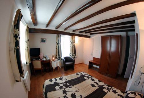Auberge Relais Du Cheval Blanc : Auberge de jeunesse proche de La Bruère-sur-Loir