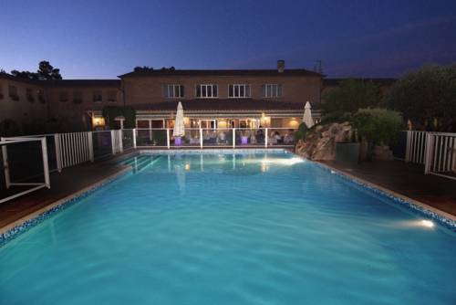 Logis Hostellerie De L'abbaye : Hotel proche de Saint-Antonin-du-Var