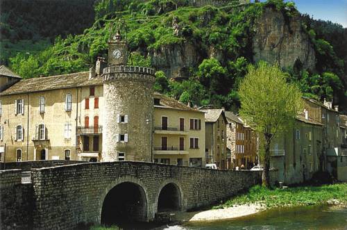 Grand Hotel De France : Hotel proche de Fraissinet-de-Fourques