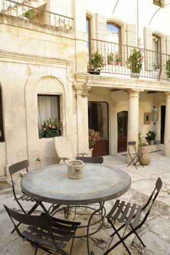 La Maison D'Isidore : Chambres d'hotes/B&B proche de Mas-Blanc-des-Alpilles