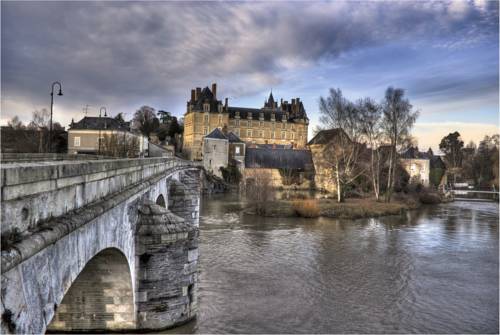 Chateau de Durtal : Chambres d'hotes/B&B proche de Bousse