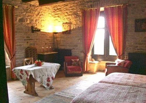 Chambres d 'Hôtes Auberge de la Halle : Chambres d'hotes/B&B proche de Tonnac