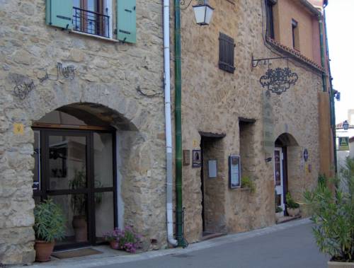 Auberge De Cucugnan : Hotel proche de Quintillan