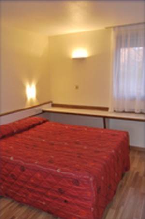 Hotel Du Lac : Hotel proche de Teyssode