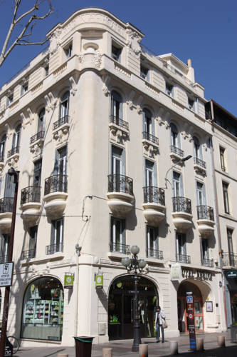 Régina : Hotel proche de Barbentane