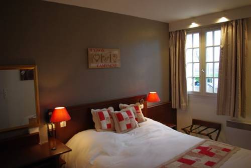 Hôtel Les Nymphéas : Hotel proche de Bû