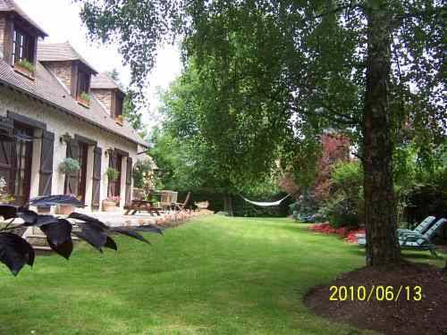 Aux Marguerites : Chambres d'hotes/B&B proche de Bû