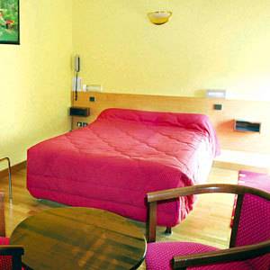 Hotel-Restaurant La Source : Hotel proche de Montreuil-sur-Blaise