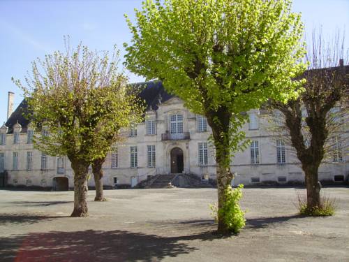 Abbaye Royale : Auberge de jeunesse proche de La Brousse