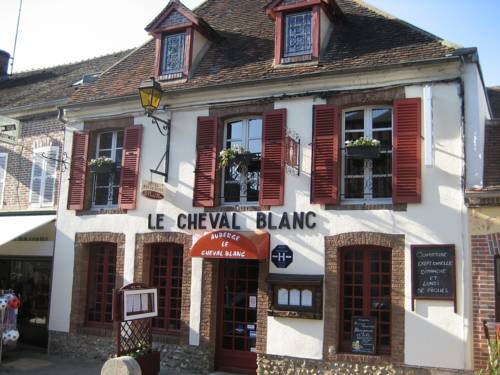 Hotel Restaurant Le Cheval Blanc : Hotel proche de Saint-Hilaire-les-Andrésis