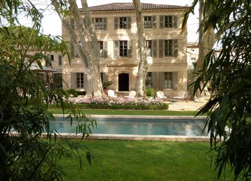 La Bastide de Boulbon : Hotel proche de Saint-Pierre-de-Mézoargues
