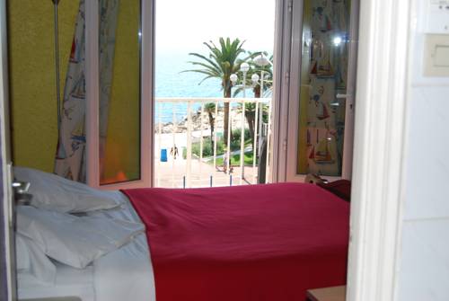 Hôtel Azur : Hotel proche de Saint-Laurent-du-Var