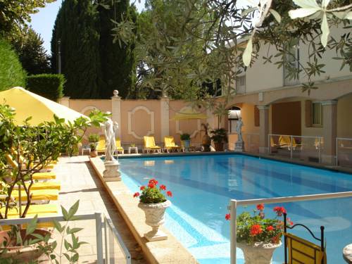 Inter-Hotel Mireille : Hotel proche d'Arles