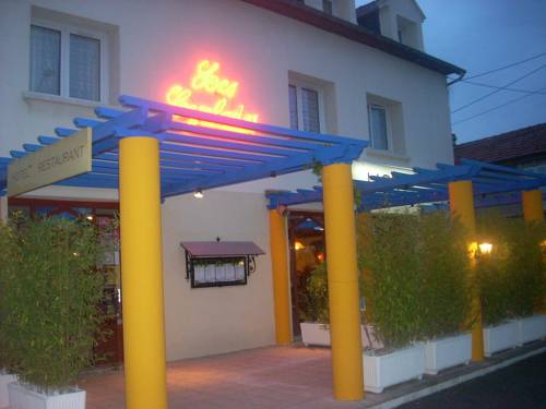 Les Cyclades : Hotel proche de Carpiquet