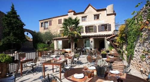 Auberge du Vieux Château : Hotel proche de Saint-Cézaire-sur-Siagne