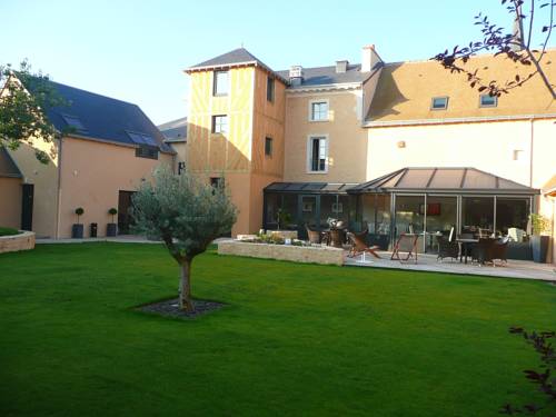 Hotel Le Saint Aubin : Hotel proche de Brûlon
