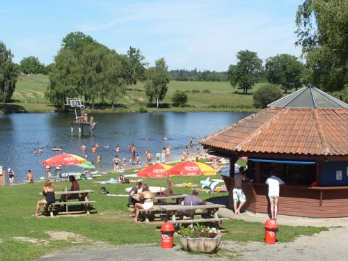 Camping du Lac Plaisance : Complexe proche de Firbeix