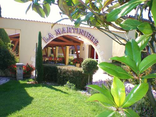 Hôtel Restaurant La Martinière : Hotel proche de Saint-Vincent-la-Commanderie