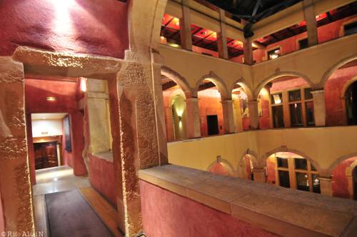 Cour des Loges : Hotel proche de Lyon