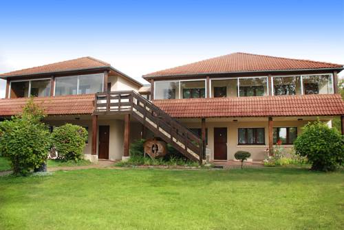 Hôtel La Dousseine : Hotel proche de Saint-Lubin-des-Joncherets