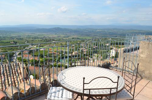 Hôtel Restaurant Panoramique César : Hotel proche de Lacoste
