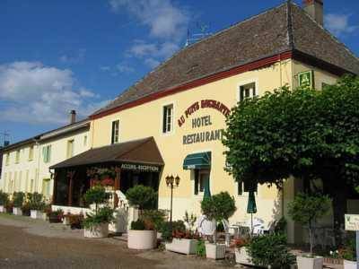 Logis Au Puits Enchanté : Hotel proche de Saint-Usuge