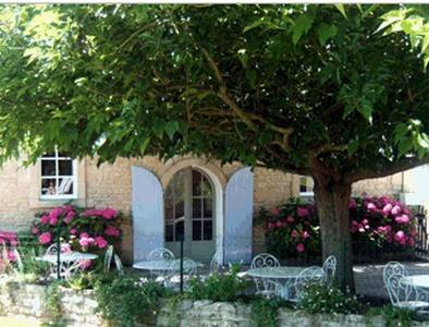 La Vieille Ecole : Chambres d'hotes/B&B proche de Benon