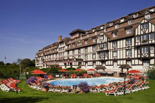 Hotel du Golf Barriere : Hotel proche de Canapville