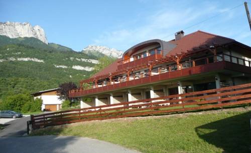 Hotel Golf et Montagne : Hotel proche de Menthon-Saint-Bernard