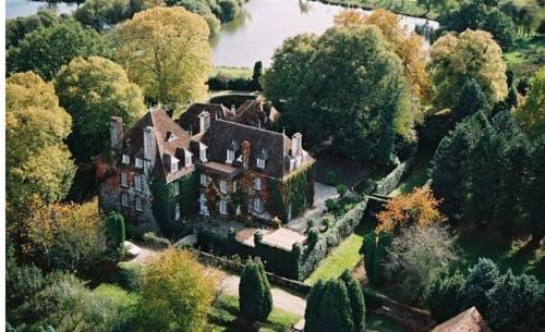 Château de Pouligny Notre Dame : Chambres d'hotes/B&B proche de Saint-Christophe-en-Boucherie