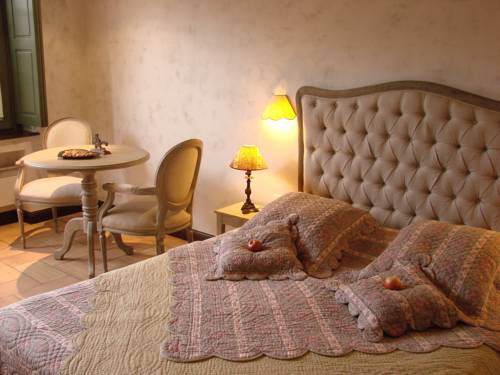 Les Demoiselles de Ladoix : Chambres d'hotes/B&B proche de Fussey