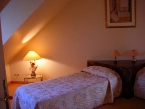 Crispol : Hotel proche de Pierre-Perthuis