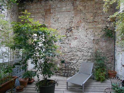 Le Crocodile Rouge : Chambres d'hotes/B&B proche de Perpignan