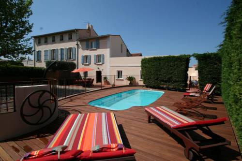Bastide Le Petit Clos : Chambres d'hotes/B&B proche de Trouillas