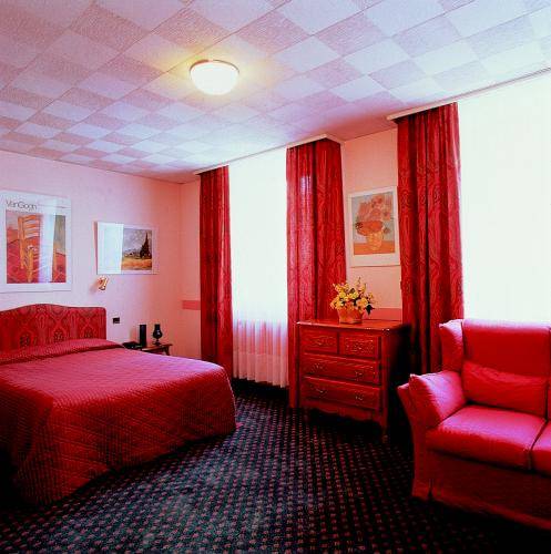 Hotel De La Paix : Hotel proche d'Allennes-les-Marais
